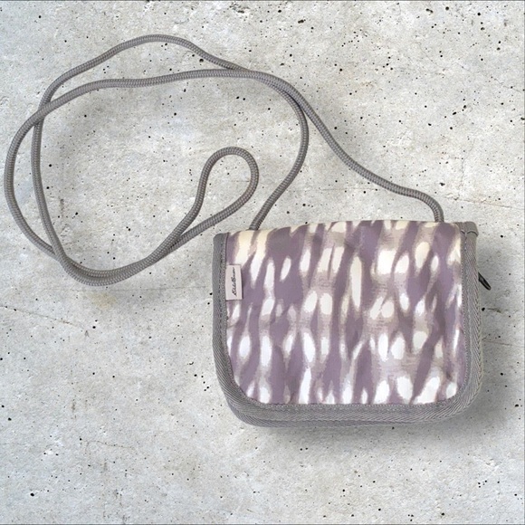 EDDIE BAUER Gray/White Tie Dye Travel Wallet with Strap. - Picture 2 of 16